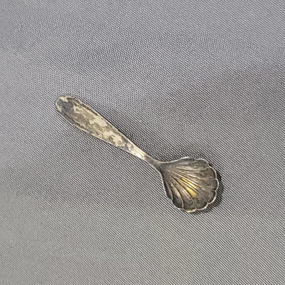 Antique Sterling Silver Oyster Shell Pattern Mini Spoon